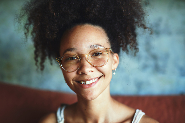포토 JPG 해외이미지 직업 라이프스타일 응시 여자 행복 비즈니스 청소년 아파트 주택 갈색머리 실내 한명 사람 20대 성인 쇼핑 소파 알약 디지털 비즈니스우먼 신용카드 구매 계획 질서 남아프리카 예산 여자한명만 블랙프라이데이 해외202309 해외포토 1 헤어스타일 시선 감정 컨셉 의자 아프리카 데이이벤트 청년 내부 건물 생활 금융 약 예절 직장인 여자만 파일형식