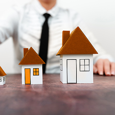 포토 JPG 해외이미지 여자 부동산 주택 한명 들기 정장 상반신 성인 앞모습 아웃포커스 성장 비즈니스우먼 투자 건축모형 성인여자한명만 해외202309 해외포토 1 옷 뷰포인트 비즈니스 모션 촬영기법 사람 건물 모형 직장인 재산 여자한명만 성인여자만 파일형식