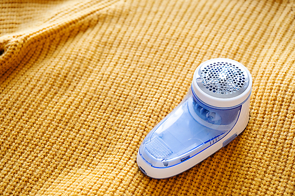 포토 JPG 해외이미지 옷 근접촬영 사람없음 니트 정리 손질 보풀 보풀제거기 해외202309 해외포토 뷰포인트 상의 가전제품 파일형식