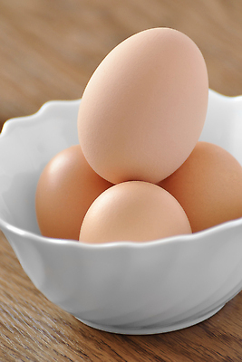 포토 JPG 해외이미지 접시 음식 백그라운드 탁자 치즈 도마 건강 사람없음 목재 수건 계란 우유 흰색 자르기 먹기 준비 슬라이스 삶기 맛있는 해외202309 해외포토 나무 식기 컬러 가구 재료 모션 주방용품 유제품 위생용품 알 파일형식