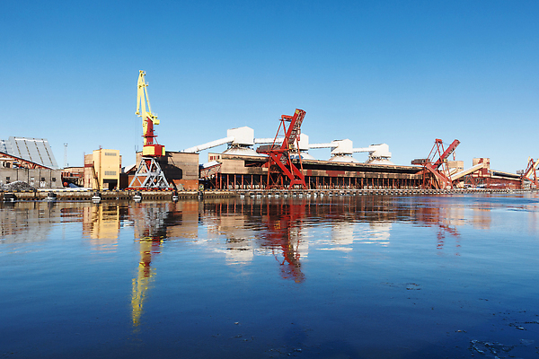 포토 JPG 해외이미지 유럽 산업 비즈니스 교통시설 사람없음 야외 물 항구 장비 화물 창고 무역 상업 탱크 수납 포트 거름 라트비아 터미널 화학물질 비어있는 해외202309 해외포토 자연요소 나라 교통 북유럽 운송업 화학 시설 파일형식