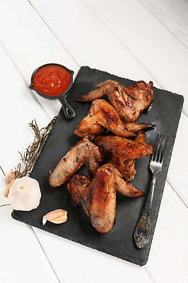 포토 JPG 해외이미지 접시 음식 백그라운드 고추 육류 동양인 사람없음 목재 식당 식사 저녁식사 치킨 튀김 시골 신선 바 뜨거움 맛 그릴 바비큐 굽기 먹기 향신료 속도 메뉴 매움 후추 로즈메리 점심식사 영양분 절임 해로움 맛있는 해외202309 해외포토 나무 식기 컨셉 채소 식재료 재료 모션 주방용품 인종 상점 구이 허브 닭고기요리 향미료 파일형식