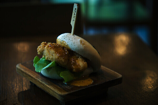 포토 JPG 해외이미지 전통 접시 아시아 백그라운드 채소 태국 패스트푸드 샌드위치 건강 육류 돼지고기 요리 동양인 사람없음 초록색 중식 식당 일본 식사 저녁식사 중국 당근 흰색 신선 맛 수증기 대만 먹기 점심식사 길거리음식 번 일본음식 플랫레이 맛있는 해외202309 해외포토 식기 나라 음식 빵 컬러 컨셉 식재료 모션 뿌리채소 인종 상점 플랫 인스턴트 파일형식