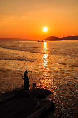 포토 JPG 해외이미지 유럽 바다 여행 요트 하늘 휴가 안테나 파노라마 풍경 사람없음 야외 물 도시풍경 반사 여행객 일출 항구 일몰 도시 만 보트 크루즈 지중해 포트 타운 크로아티아 다리찢기 달마시안 랜드마크 해외202309 해외포토 자연요소 나라 배_교통 통신 교통시설 모션 촬영기법 사람 노을 개 파일형식