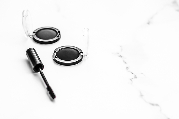 포토 JPG 해외이미지 사람없음 검은색 회색 원형 흰배경 마스카라 대리석 아이섀도 마블링 카피스페이스 해외202309 해외포토 도형 컬러 백그라운드 재료 화장품 공백 흰색 파일형식