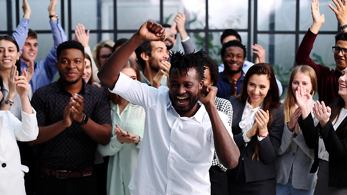포토 JPG 해외이미지 직업 여자 남자 비즈니스 성공 회의 협력 관리 설명 사람 앉기 손짓 이벤트 여러명 스크린 교육자 방 모임 작업 비즈니스우먼 발표 가르침 그룹 박수 만족 대학교 경영 세미나 줄서기 해외202309 해외포토 교육 감정 다수 컨셉 학교 모션 직장인 파일형식
