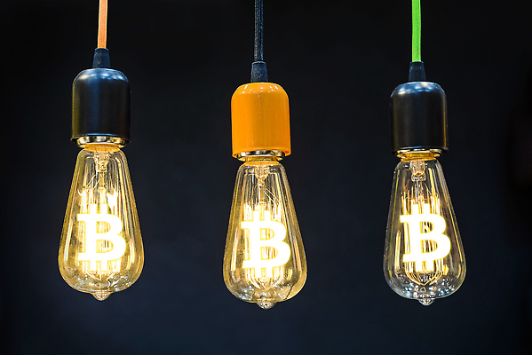 포토 JPG 해외이미지 디자인 백그라운드 컨셉 돈 인터넷 비즈니스 전구 아이디어 사람없음 금융 경제 빛 환경 디지털 동전 웹 에너지 램프 황금 암호 발굴 심볼 무역 투자 상업 만들기 토막 수입 가상 해외202309 해외포토 산업 모션 조명 재산 파일형식