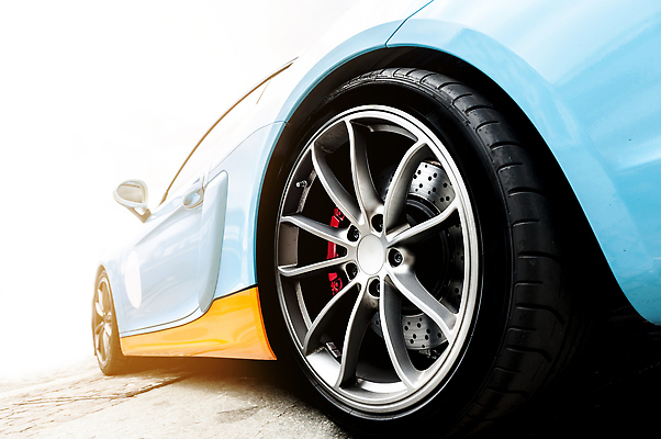 포토 JPG 해외이미지 모델 디자인 도로 스포츠 여행 백그라운드 컨셉 교통시설 자동차 새로움 사람없음 파란색 빛 햇빛 반사 금속 힘 일몰 공연 운전 바퀴 고급 우아함 속도 타이어 엔진 모터 범퍼 자동 해외202309 해외포토 길 육상교통 컬러 교통 모션 재질 이벤트 태양 노을 시설 파일형식