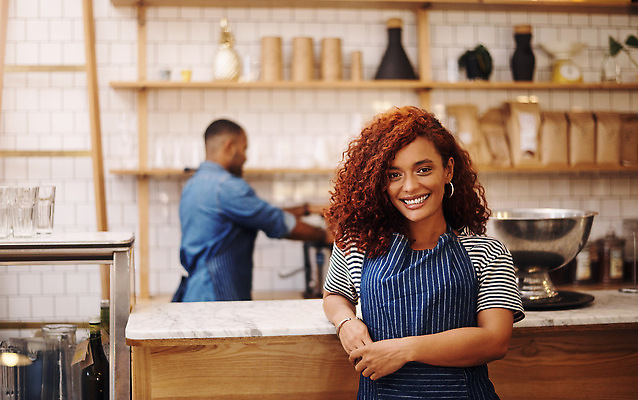포토 JPG 해외이미지 응시 여자 남자 사업가 성공 성인 두명 앞모습 뒷모습 상점 카페 사장 직원 자영업 성인만 소상공인 해외202309 해외포토 직업 시선 뷰포인트 컨셉 비즈니스 사람 경제 상인 파일형식