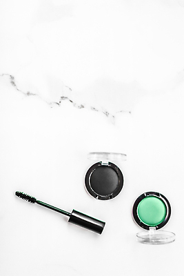 포토 JPG 해외이미지 사람없음 초록색 검은색 원형 흰배경 마스카라 대리석 아이섀도 마블링 카피스페이스 해외202309 해외포토 도형 컬러 백그라운드 재료 화장품 공백 흰색 파일형식