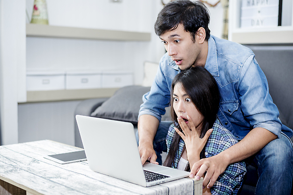 포토 JPG 해외이미지 커플 여자 교육 남자 행복 2 인터넷 가족 관계 응원 휴식 주택 함께함 실내 사랑 한명 사람 동양인 노트북 전자제품 컴퓨터 뷰티 상점 공책 놀람 구매 사이버 검색 문서 장면 온라인 대출 해외202309 해외포토 1 감정 컨셉 문구용품 표정 인종 내부 건물 금융 쇼핑 파일형식