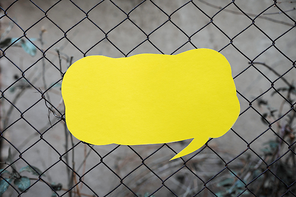 포토 JPG 해외이미지 종이 백그라운드 말풍선 아이디어 사람없음 노란색 철조망 카피스페이스 해외202309 해외포토 컬러 컨셉 공백 파일형식