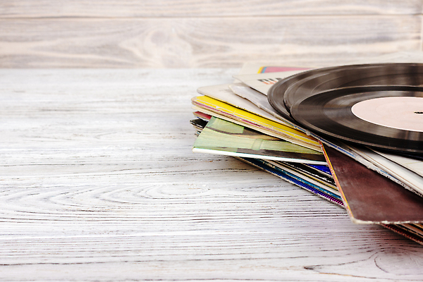 포토 JPG 해외이미지 종이 음악 백그라운드 놀이 사람없음 상자 컬러풀 파티 라벨 쌓기 검은색 소리 줄무늬 장비 수확 골동품 덮개 클래식 플라스틱 앨범 수집 DJ 향수 싱글 복고 디스코 오디오 소매 스테레오 비닐 구식 뮤지컬 선로 옛날 팝 회복 많음 힙스터 카피스페이스 해외202309 해외포토 패션 컬러 컨셉 무늬 농업 모션 재질 문화예술 프레임 이벤트 전자제품 화장품 공백 뚜껑 춤 파일형식