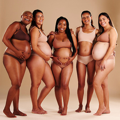 포토 JPG 해외이미지 전신 여자 흑인 함께함 서기 여러명 성인 앞모습 옆모습 뷰티 우정 임산부 피부관리 다인종 감싸기 황인 성인여자만 바디포지티브 해외202309 해외포토 서양인 뷰포인트 다수 컨셉 모션 사람 인종 친구 유행 임신 여자만 성인만 파일형식