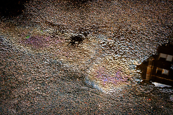 포토 JPG 해외이미지 산업 컬러 무지개 자동차 표면 추상 사람없음 컬러풀 반사 환경 점 얼룩 오염 보행로 떨어짐 휘발유 위험 연료 가스 쏟아짐 화학물질 유체 해외202309 해외포토 자연요소 길 육상교통 컨셉 무늬 모션 화학 석유 파일형식