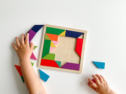 포토 JPG 해외이미지 모양 전통 손 디자인 교육 어린이 휴식 창조 사람 동양인 사람없음 목재 그래픽 세트 컬러풀 장난감 중국 게임 퍼즐 변화 작음 배열 심볼 뇌 흰배경 정사각형 과거 기하학 동쪽 해결 추적 멀티 방법 시리즈 해외202309 해외포토 도형 나무 아시아 컬러 백그라운드 컨셉 무늬 재료 모션 놀이 인종 신체부위 흰색 크기 방향 파일형식