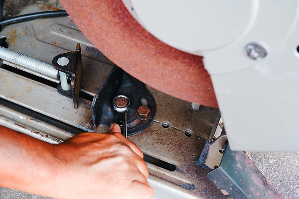포토 JPG 해외이미지 직업 손 산업 공장 노동자 안전 사람없음 금속 힘 기계 장비 과학기술 견과류 공구 업무 원형 작업실 기술자 제조 자르기 회전 각도 그라인더 갈기 섬유 무거움 정비공 공학 조절 솜씨 잠금해제 조이기 조작 철강 커터 해외202309 해외포토 도형 교육 공업 모션 재질 기술 신체부위 도구 직물 작업 무게 커피용품 파일형식