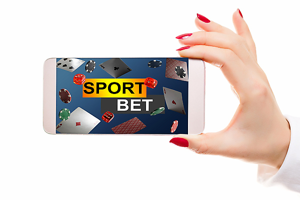 포토 JPG 해외이미지 손 여자 한명 신체부위 스마트폰 잡기 도박 어플리케이션 중독 성인여자한명만 해외202309 해외포토 1 모션 사람 핸드폰 스마트기기 여자한명만 성인여자만 파일형식