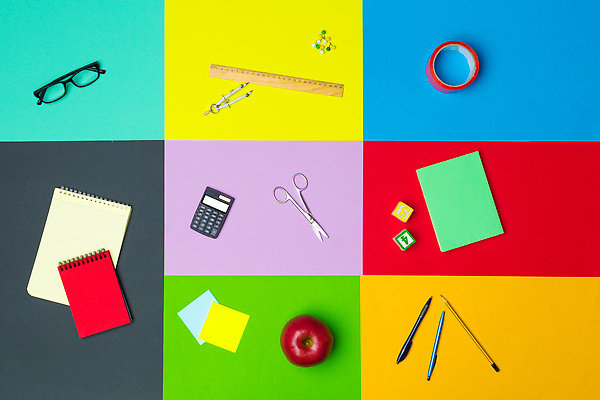 포토 JPG 해외이미지 안경 자 사람없음 컬러풀 연필 펜 사무용품 계산기 압정 사과 오브젝트 포스트잇 테이프 스프링노트 컴파스 스프링수첩 쪽가위 나무블록 카피스페이스 해외202309 해외포토 잡화 컬러 과일 문구용품 학용품 가위_도구 목재 필기구 다이어리 공책 공백 블록 장비 메모지 파일형식