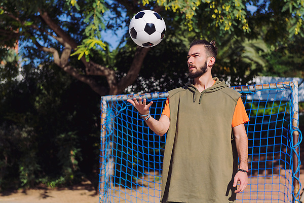 포토 JPG 해외이미지 백인 라이프스타일 남자 스포츠 운동화 공 청소년 성공 축구선수 건강 한명 사람 경기 소년 운동복 청춘 축구 경쟁 게임 잡기 그물 놀이터 결심 집중 연습 골 법정 심각 운동가 챔피언 토너먼트 플레이어 해외202309 해외포토 서양인 1 옷 어린이 신발 컨셉 모션 놀이 운동선수 생활 구기 파일형식
