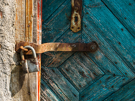 포토 JPG 해외이미지 백그라운드 주택 자물쇠 매달리기 안전 사람없음 야외 건물 목재 초록색 갈색 문 금속 금지 골동품 나사 시골 오픈 고리 닫기 철 묘사 오브젝트 부식 질감 복고 잠금 보안 대문 헛간 사생활 옛날 철강 해외202309 해외포토 나무 건축물 컬러 재료 모션 재질 공구 저장고 파일형식