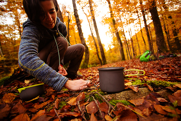 포토 JPG 해외이미지 디자인 여자 음료 스포츠 컬러 여행 백그라운드 잎 자연 따뜻함 건강 관리 한명 야외 물 노란색 금속 캠핑 하이킹 추위 가을 신선 뜨거움 액체 차 은색 숲 휴대용 컨테이너 플라스틱 플라스크 오브젝트 상쾌 에코 고무 철강 해외202309 해외포토 자연요소 식물 1 계절 감정 산업 재질 레저 실험기구 사람 환경 생태계 파일형식