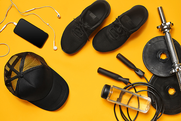 포토 JPG 해외이미지 이어폰 운동화 사람없음 스마트폰 하이앵글 운동 검은색 물통 줄넘기 노란배경 덤벨플라이 해외포토 뷰포인트 컬러 음향기기 백그라운드 신발 건강 핸드폰 스마트기기 노란색 파일형식