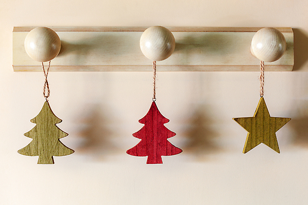 포토 JPG 해외이미지 나무 전통 계절 별 벽 컬러 컨셉 크리스마스 겨울 휴가 새해 아이디어 매달리기 그림자 선물 사람없음 내부 목재 장식 빨간색 초록색 빛 컬러풀 축제 흰색 그리기 분위기 옷걸이 12월 심볼 질감 서식 심플 전나무 낭비 내추럴 영 노엘 스타일 해외202309 해외포토 자연요소 식물 기념일 재료 모션 숫자 날짜 파일형식