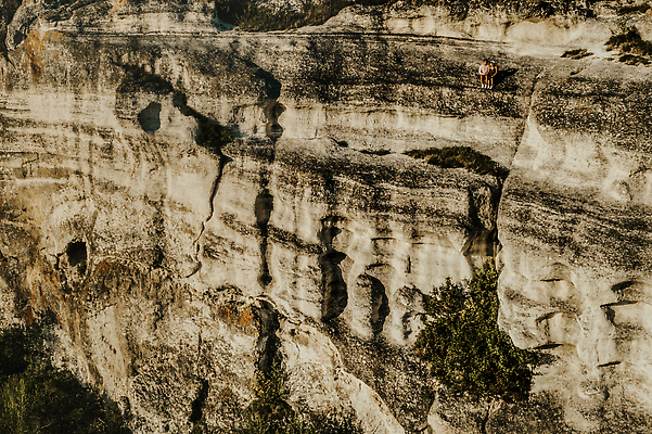 포토 JPG 해외이미지 커플 여자 남자 실루엣 벽 여행 2 관계 자연 성공 표면 산 함께함 사랑 사람 야외 두명 태양 여행객 일몰 트래킹 하이킹 낭만 자유 위험 모험가 언덕 오르기 절정 수평선 해외202309 해외포토 자연요소 감정 컨셉 모션 레저 촬영기법 노을 생태계 파일형식