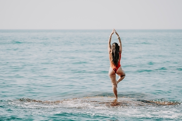 포토 JPG 해외이미지 나무 라이프스타일 여자 행복 실루엣 선 스포츠 바다 포즈 컨셉 신체 요가 자연 하늘 휴식 산 건강 한명 사람 풍경 성인 야외 물 운동 뷰티 평화 일출 화목 고요 일몰 에너지 명상 자극 해외202309 해외포토 자연요소 식물 1 웰빙 감정 촬영기법 생활 노을 생태계 파일형식