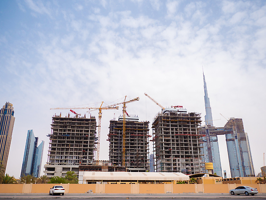 포토 JPG 해외이미지 직업 산업 비즈니스 건축양식 하늘 노동자 사람없음 건물 파란색 탑 고층빌딩 일몰 장비 도시 업무 재산 중앙 헬멧 큼 땅 기중기 상업 시멘트 동쪽 공학 아랍에미리트 진행 개발 두바이 랜드마크 리프팅 의무 철강 해외202309 해외포토 건축물 교육 건축 컬러 중동 빌딩 금융 노을 작업 중장비 보호장비 크기 방향 파일형식