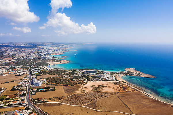 포토 JPG 해외이미지 구름 바다 여행 건축양식 자연 호텔 휴가 휴식 안테나 파노라마 풍경 사람없음 물 여름 파란색 햇빛 환경 만 지중해 장면 석호 항공촬영 파라다이스 수평선 해외202309 해외포토 사이프러스공화국 자연요소 계절 건축 유럽 뷰포인트 컬러 컨셉 통신 숙소 촬영기법 태양 생태계 파일형식