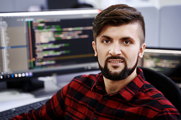 포토 JPG 해외이미지 직업 남자 셔츠 인터넷 회사 비즈니스 사업가 성공 노동자 수염 직장 한명 사람 앉기 성인 내부 30대 노트북 컴퓨터 사무실 웹 정보 작업 엔지니어 암호 종업원 책상 대학교 바쁨 개발 소프트웨어 심각 프로그래머 프로그래밍 프로그램 해외202309 해외포토 1 가구 컨셉 상의 학교 모션 장년 전자제품 기술자 파일형식