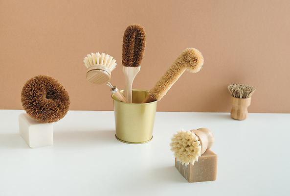 포토 JPG 해외이미지 사람없음 재활용 붓 오브젝트 비누 수세미 천연비누 청소용솔 친환경제품 제로웨이스트 해외202309 해외포토 위생용품 그린캠페인 청소도구 사회이슈 친환경 파일형식