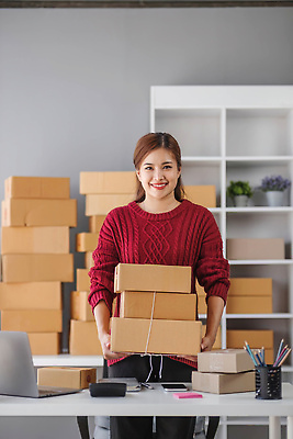 포토 JPG 해외이미지 직업 학생 인터넷 회사 사업가 성공 한명 노트북 쇼핑 사무실 펜 상점 쪽지 기록 업무 비즈니스우먼 이메일 상품 사이버 고객 창고 서비스 온라인쇼핑 패키지 질서 소매 온라인 주소 주인 물류 짐싸기 전자상거래 마케팅 매각 목록 프리랜서 목차 중소기업 해외202309 해외포토 1 여자 컨셉 비즈니스 사람 전자제품 필기구 예절 작업 직장인 파일형식