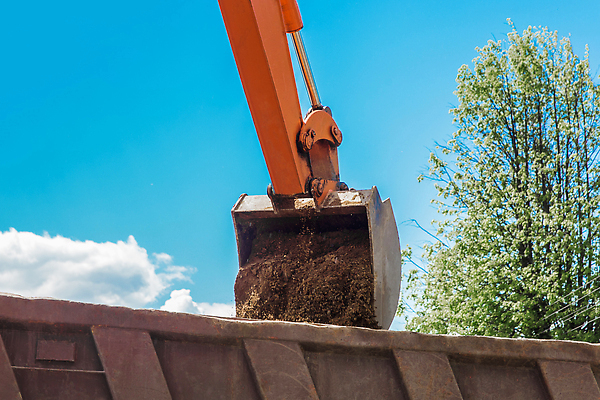 포토 JPG 해외이미지 산업 도로 지구 모래 하늘 사람없음 파란색 힘 기계 흙 장비 화물 업무 큼 땅 불도저 굴착기 삽 버리기 발굴 양동이 국자 먼지 트랙터 짐차 무거움 땅바닥 땅파기 로딩 채석 해외202309 해외포토 길 컬러 교통시설 모션 자동차 주방용품 바닥 운송업 작업 중장비 무게 크기 농기계 특수차량 파일형식