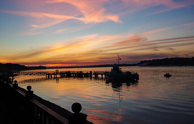 포토 JPG 해외이미지 외관 산업 스포츠 바다 여행 백그라운드 이동 건축양식 자연 하늘 아침 낚시 휴가 휴식 어류 어업 풍경 취미 사람없음 야외 물 여름 파란색 빛 강 도시풍경 태양 반사 평화 맑음 일몰 운전 도시 보트 떨어짐 저녁 소프트포커스 낚시꾼 엔진 모터 내추럴 커터 수평선 해외202309 해외포토 주간 자연요소 계절 건축 컬러 컨셉 배_교통 모션 레저 날씨 촬영기법 노을 수중동물 야간 생태계 파일형식