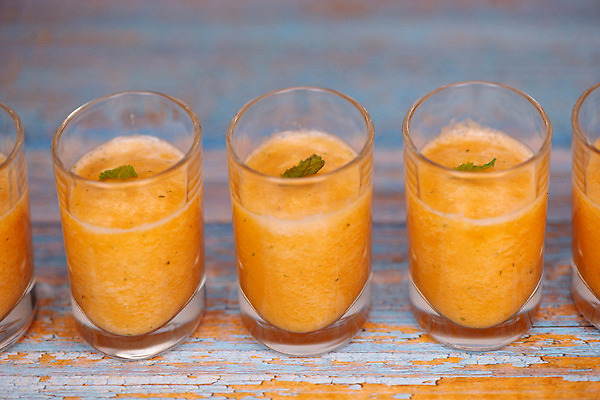 포토 JPG 해외이미지 계절 음식 컬러 조각 백그라운드 오렌지 과일 공 유리 디저트 건강 요리 사람없음 여름 빛 노란색 냉동 얼음 추위 대접 신선 사발 플랫 달콤 맛 시원함 멜론 설탕 자르기 먹기 민트 크림 오브젝트 국자 유기농 레시피 비타민 내추럴 고립 셔벗 채식주의자 핸드메이드 맛있는 해외202309 해외포토 자연요소 웰빙 컨셉 모션 재질 주방용품 사기그릇 허브 채식 영양소 파일형식