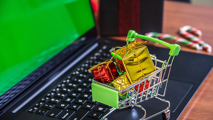 포토 JPG 해외이미지 계절 백그라운드 컨셉 크리스마스 겨울 인터넷 비즈니스 휴가 새로움 새해 선물 사람없음 장식 빨간색 금융 노트북 쇼핑 컴퓨터 상자 세일 바구니 상점 공책 웹 카트 축하 키보드 신용카드 시장 구매 고객 상업 패키지 소매 온라인 전자상거래 마케팅 매각 카피스페이스 해외202309 해외포토 기념일 컬러 문구용품 경제 전자제품 공백 파일형식