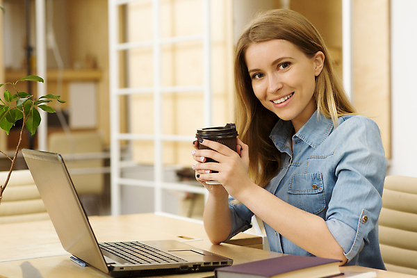 포토 JPG 해외이미지 학생 라이프스타일 디자인 여자 교육 커피 음료 인터넷 비즈니스 사업가 노동자 직장 기술 한명 사람 노트북 스터디 컴퓨터 사무실 뷰티 카페 업무 비즈니스우먼 작업실 이메일 디자이너 종업원 무선전화기 스마트 검색 온라인 전자상거래 소셜 프로젝트 힙스터 4G 해외202309 해외포토 직업 1 패션 컨셉 회사 IT 생활 전자제품 학습 상점 작업 직장인 전화기 파일형식