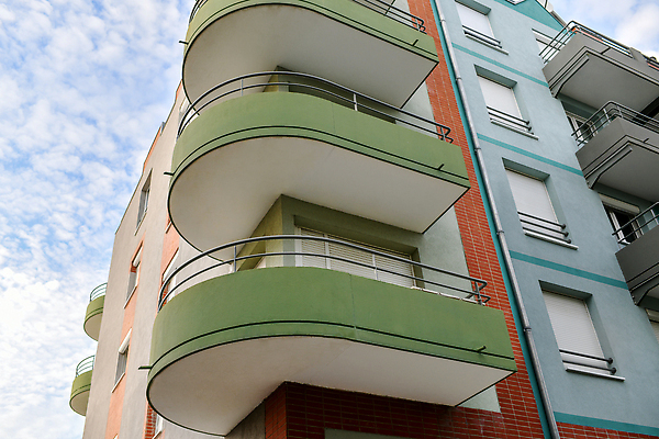 포토 JPG 해외이미지 외관 유럽 벽 컬러 여행 비즈니스 건축양식 창문 유리 하늘 성공 미래 거리 바닥 주택 사람없음 건물 초록색 금융 파란색 도시풍경 컬러풀 사무실 머리 발코니 도시 클래식 주식 엘리베이터 상승 하이테크 롤러 타운 셔터 해외202309 해외포토 건축물 건축 나라 컨셉 재질 기술 풍경 신체부위 경제 파일형식