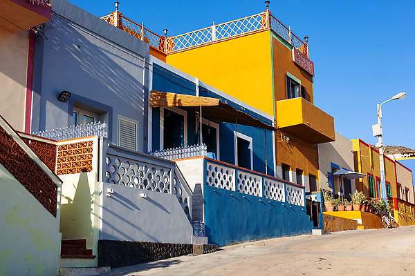 포토 JPG 해외이미지 유럽 컬러 섬 여행 건축양식 자연 하늘 휴가 주택 안전 풍경 사람없음 야외 건물 여름 컬러풀 햇빛 노란색 문 고요 이탈리아 그리기 땅 지중해 화산 용암 해외202309 해외포토 건축물 계절 건축 나라 바다 모션 산 태양 생태계 파일형식
