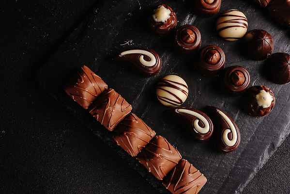 포토 JPG 해외이미지 음식 백그라운드 벽지 디저트 막대사탕 사탕 종류 선물 이벤트 사람없음 갈색 과자 초콜릿 어둠 여러개 기쁨 낭만 우유 흰색 대접 액체 그룹 달콤 맛 정상 혼합 유혹 수집 칼로리 모음 코코아 당뇨병 섞기 여의주 페스츄리 해로움 프랄린 많음 해외202309 해외포토 감정 음료 빵 컬러 다수 컨셉 유제품 한글 질병 파일형식