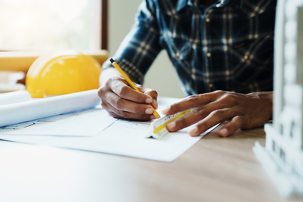 포토 JPG 해외이미지 직업 손 디자인 응시 산업 종이 컨셉 비즈니스 통신 협력 설계 주택 건설업 자 창조 한명 사람 성인 가로 컴퓨터 사무실 펜 장비 가리킴 작업 비즈니스맨 비즈니스우먼 엔지니어 수리 제조 연결 헬멧 건축가 스케치 책상 측정 그림 경영자 문서 청사진 공학 나누기 카피스페이스 해외202309 해외포토 1 시선 여자 교육 남자 가구 문구용품 미술 손짓 건물 신체부위 전자제품 필기구 공백 직장인 기술자 보호장비 리더 파일형식