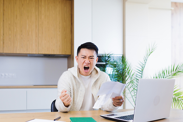 포토 JPG 해외이미지 감정 돈 스트레스 아파트 주택 한명 사람 금융 경제 노트북 일본 방 계산기 표현 계산 좌절 실업자 불안 고민 서식 투자 문제 영수증 긴장 리빙 회계 계산서 빈털터리 파산 대출 나쁜 빚 세금 수입 예산 위기 비용 해외202309 해외포토 1 아시아 컨셉 비즈니스 문구용품 건물 전자제품 장비 재산 파일형식