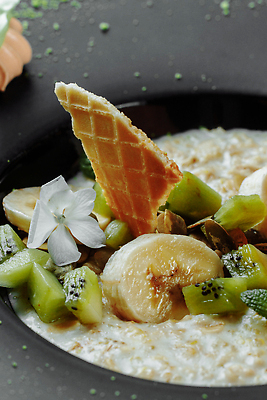 포토 JPG 해외이미지 전통 열매 커피 음식 다이어트 과일 재료 아침 바나나 따뜻함 건강 요리 씨앗 사람없음 숟가락 식사 우유 에너지 견과류 신선 뜨거움 사발 달콤 맛 아침식사 낟알 시리얼 준비 유기농 블루베리 아몬드 섬유 꿀 비타민 내추럴 단백질 시나몬 오트밀 채식주의자 퀴노아 피칸 비건 해외202309 해외포토 주간 식물 웰빙 음료 컨셉 유제품 곡류 수저 직물 사기그릇 채식 영양소 파일형식 귀리