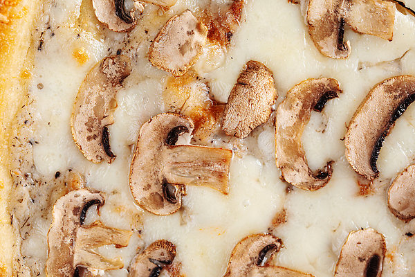 포토 JPG 해외이미지 접시 음식 부분 치즈 피자 패스트푸드 요리 사람없음 식당 식사 버섯 이탈리아 카페 신선 굽기 메뉴 준비 반죽 점심식사 피자집 맛있는 해외202309 해외포토 식기 유럽 유제품 서양음식 상점 인스턴트 구이 파일형식