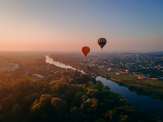 포토 JPG 해외이미지 여행 교통시설 자연 하늘 휴가 카파도키아 사람없음 야외 빨간색 파란색 컬러풀 바구니 일출 계곡 일몰 세계문화유산 자유 안개 열기구 뜨거움 언덕 풍선 사암 원뿔 칠면조 지질학 해외202309 해외포토 도형 교육 컬러 교통 컨셉 항공교통 조류 날씨 노을 문화재 돌_바위 시설 생태계 파일형식 튀르키예