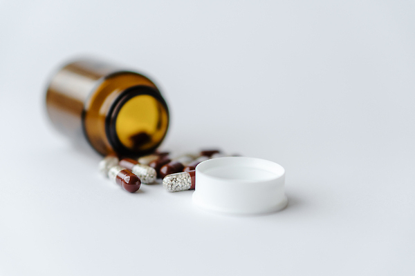 포토 JPG 해외이미지 컬러 과학 백그라운드 컨셉 건강 병원 사람없음 치료 빨간색 파란색 세트 알약 약 고통 흰색 그룹 약초 질병 약국 오브젝트 두통 처방 비타민 테라피 중독 흙더미 조제 돌봄 복용 진통제 치료제 헬프 화학물질 항생제 해외202309 해외포토 감정 의학 모션 뷰티 흙 도움 풀_식물 화학 만들기 영양소 파일형식 더미