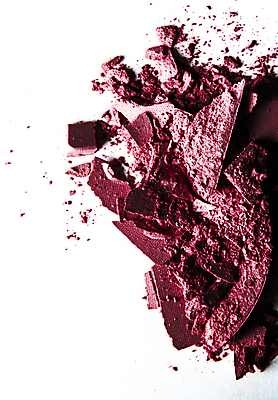 포토 JPG 해외이미지 사람없음 뷰티 보라색 손상 화려 흰배경 아이섀도 해외202309 해외포토 컬러 백그라운드 컨셉 화장품 흰색 파일형식